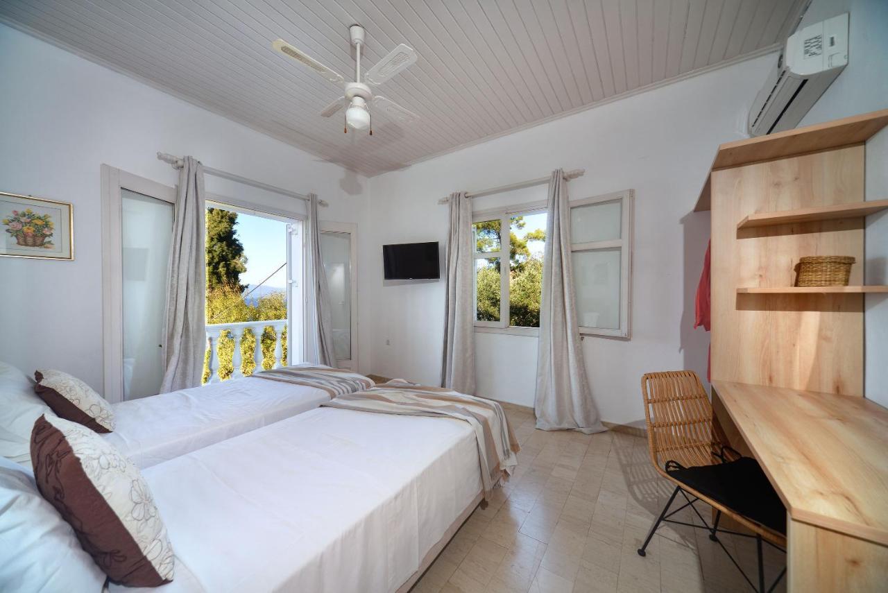 New! Paxoswhite Sea View Apartments & Studios! Gaios Exterior photo