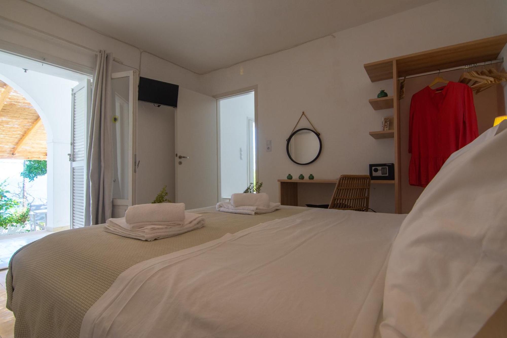 New! Paxoswhite Sea View Apartments & Studios! Gaios Exterior photo
